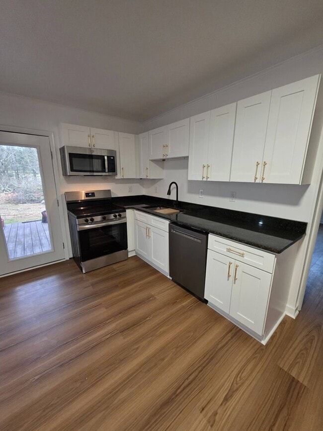 Photo - 986 Old Mail Rd