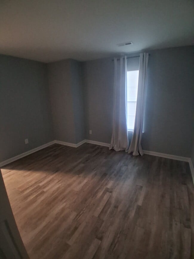 Photo - 104 Bay Colony Ct