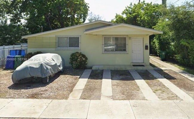 Building Photo - 4520 NW 13th Ave Unit 4520