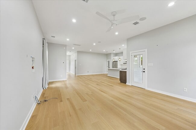 Photo - 304 Hogan St