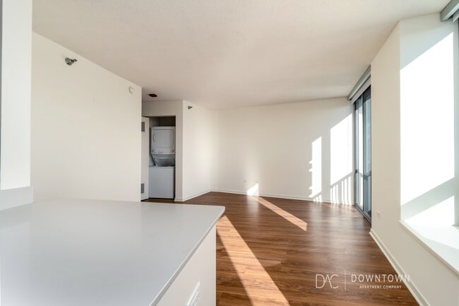 Photo - 600 N Kingsbury St