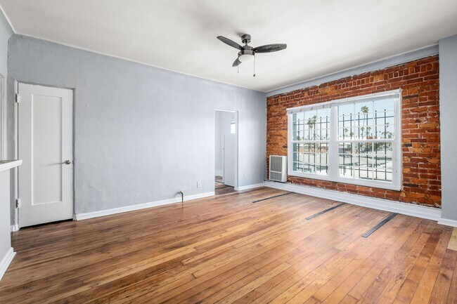 109 S Normandie Ave