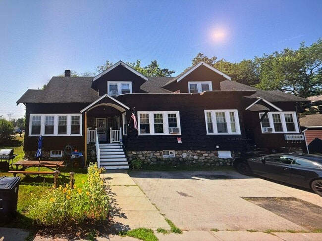 Building Photo - 4 Fossa Ave Unit B