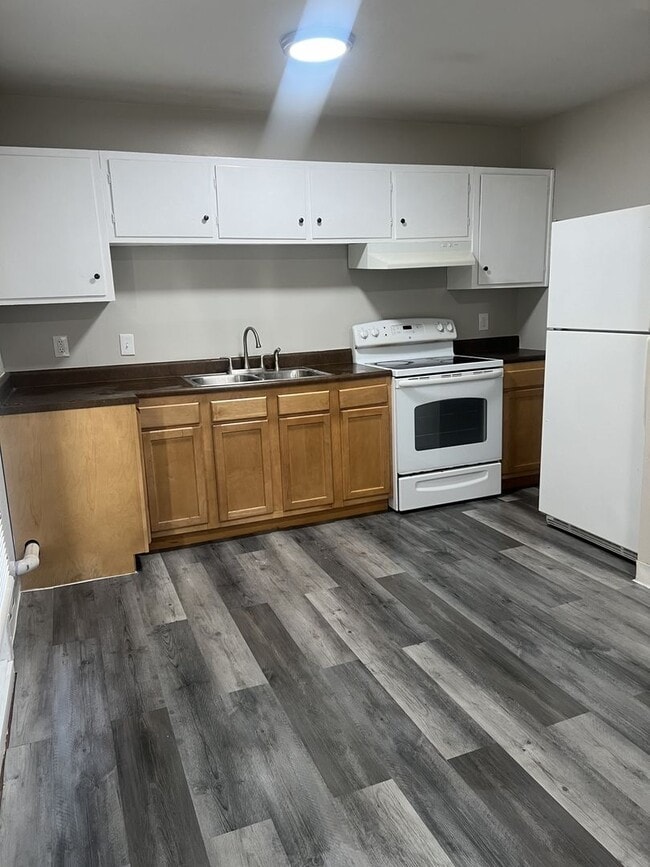 Building Photo - 6108 Dickson Rd Unit 6108 Dickson Rd Apt #3