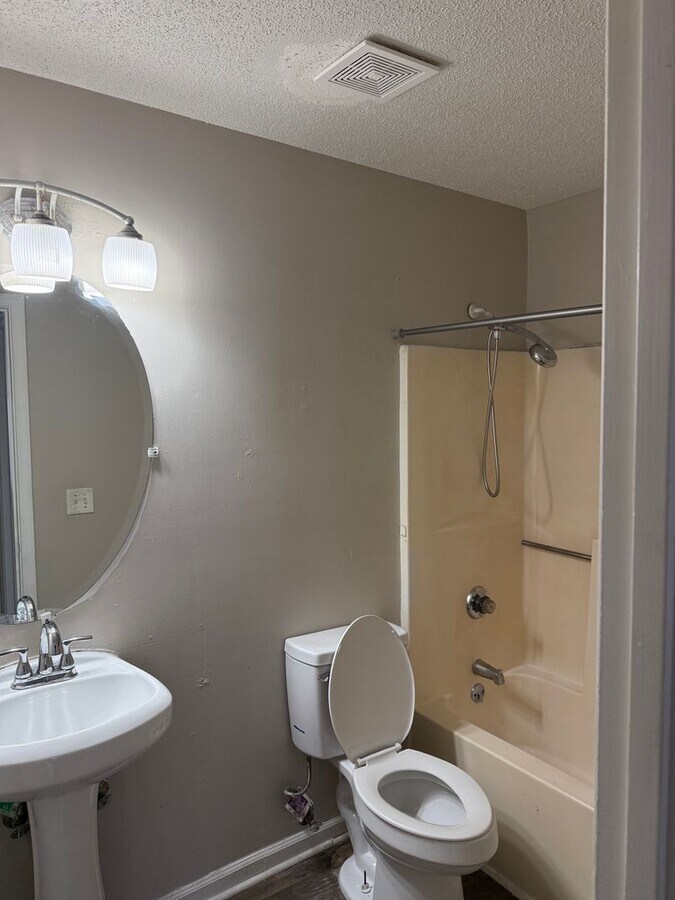 Photo - 515 Mystic Dr Unit #E
