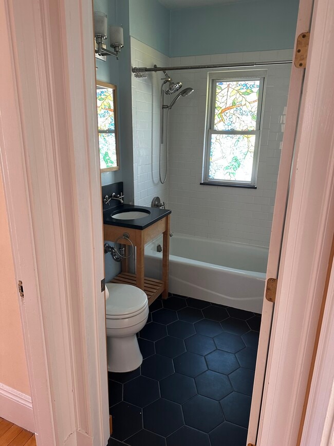 Building Photo - 95 -97 Conwell Avenue Unit 97 Rental
