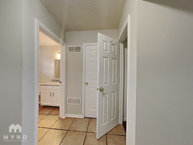 Photo - 1698 Prairieview Ln
