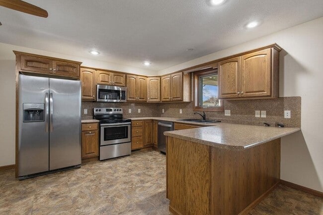 Photo - 112 N 5th St