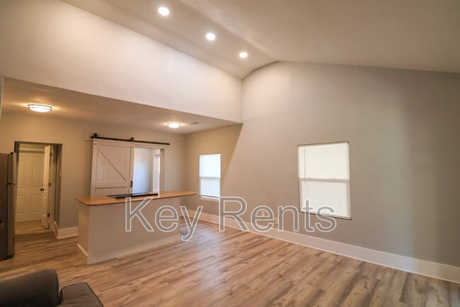 Photo - 206 Brown Rd