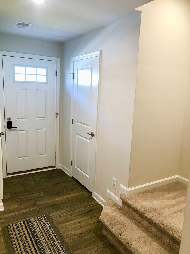 Beautiful 3BR/2.5BA Townhouse in Hanover! Townhome Rental in Hanover