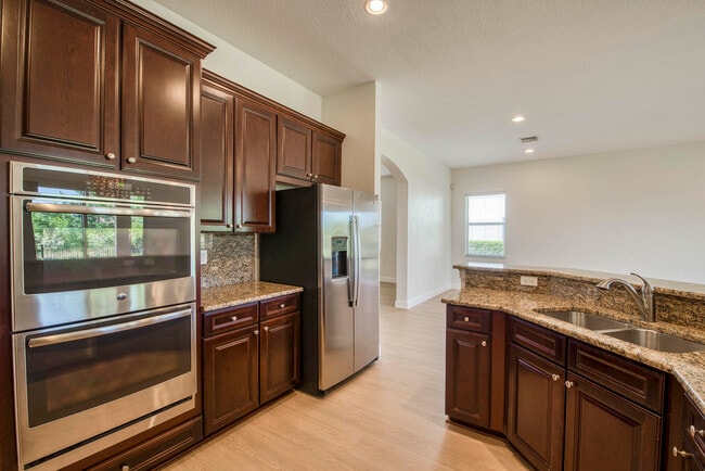 Photo - 172 Manor Cir