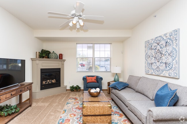 2BR, 2BA - 847 SF