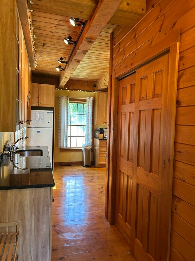 1595 Healdville Rd
