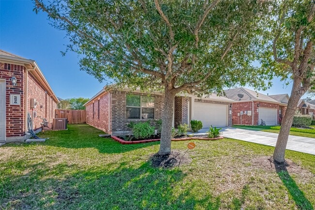 Photo - 5822 Camelia Evergreen Ln