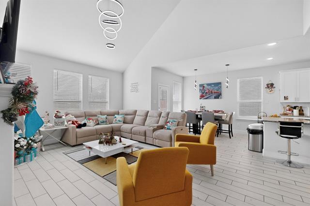 Photo - 504 Conestoga Pass