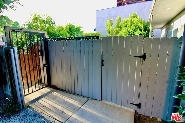 Photo - 4336 Laurel Canyon Blvd