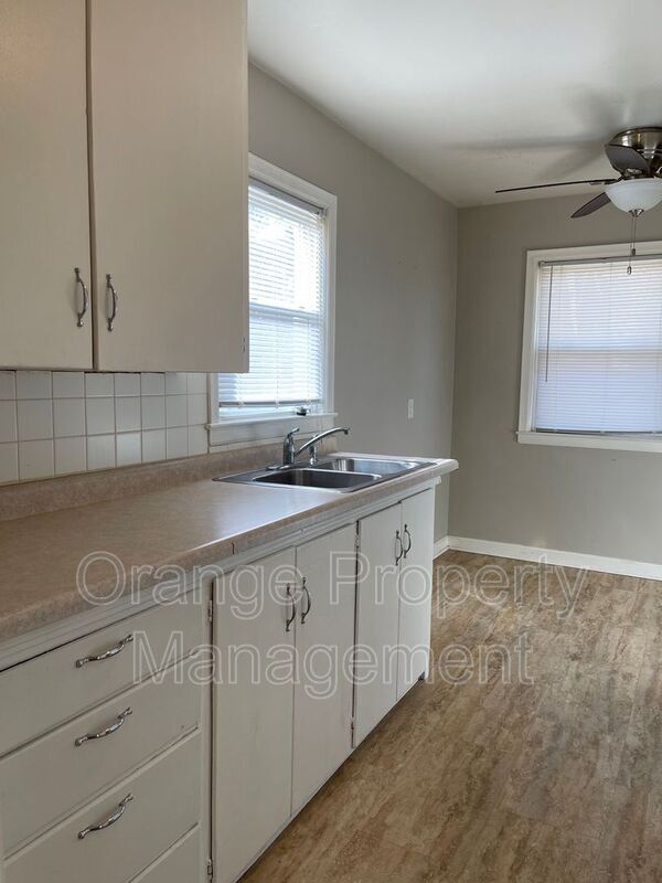 Building Photo - 820 N 46th St Unit #2