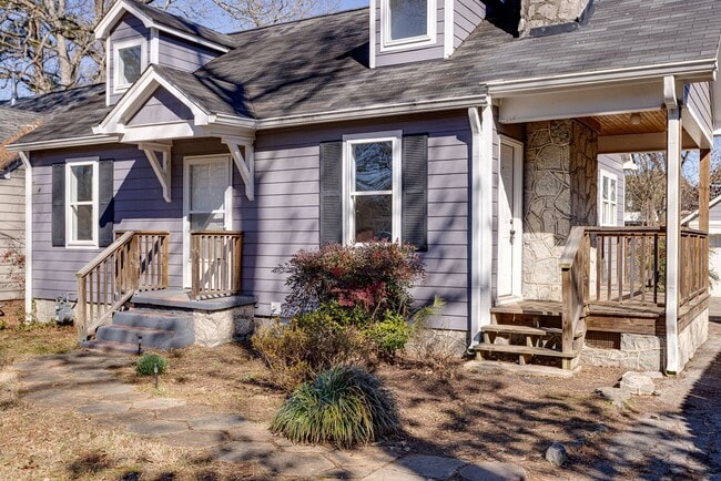 Photo - Newly Renovated 3BR/1BTH with Loft for Rent!