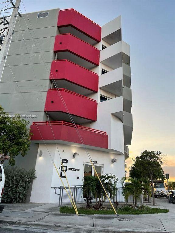 Building Photo - 2300 NW 7th St Unit 304