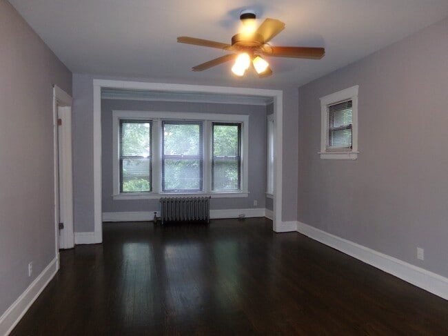 Building Photo - 3604 W Sunnyside Ave Unit 2