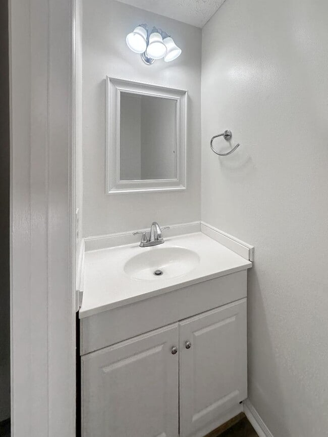 Photo - 563 Melissa Ct