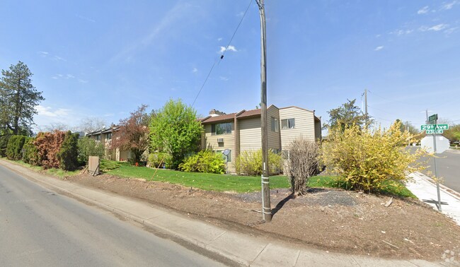 Building Photo - Stunning 2 Bed, 1 Bath w/ Laundry & AC in ... Unit 2333 Rental