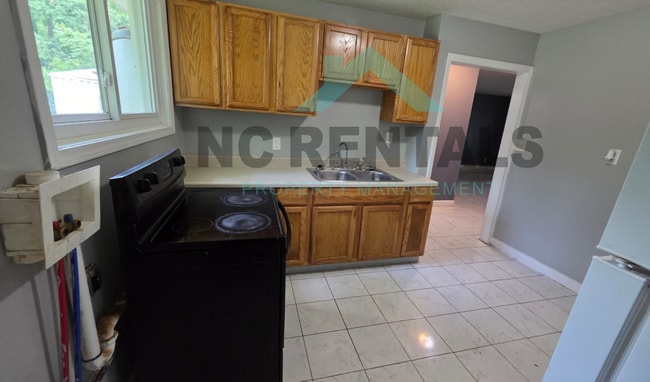 Photo - 3211 Donnell St