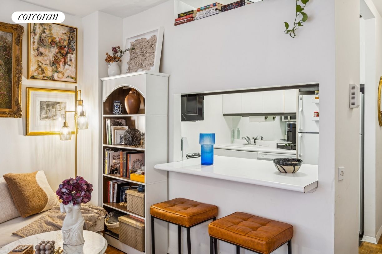 Photo - 250 W 89th St