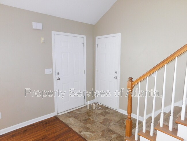 Photo - 202 Woodland Way