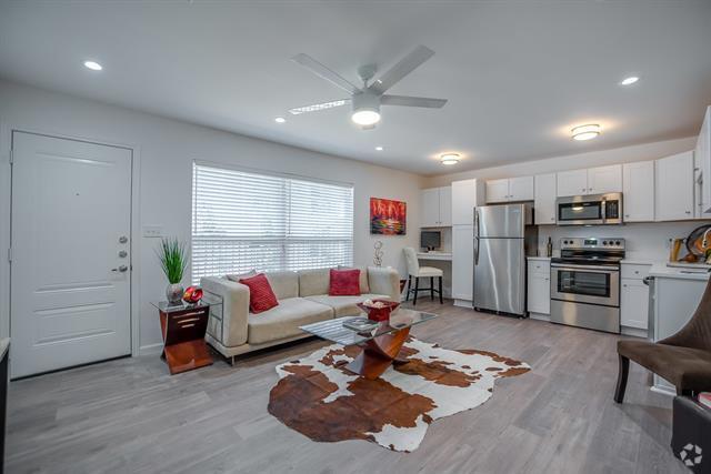 Building Photo - 1809 Bennett Ave Unit 103A Rental