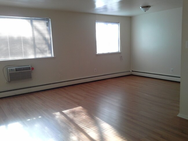 Photo - Benton Court Apartments