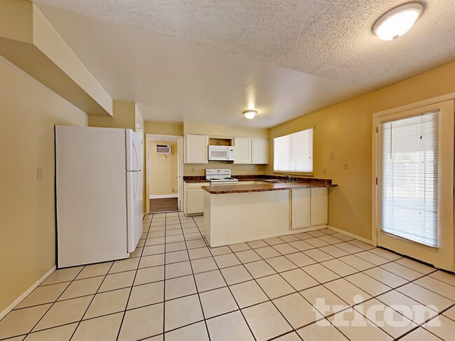 Photo - 4302 N 79th Ave