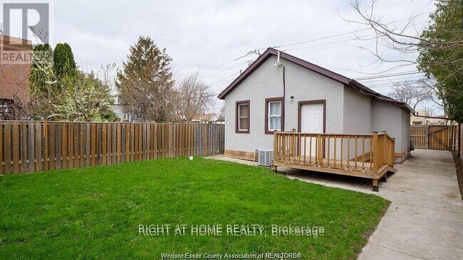 Photo - 762 Aylmer Ave