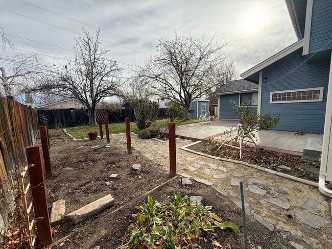 Photo - Beautiful expansive home for lease