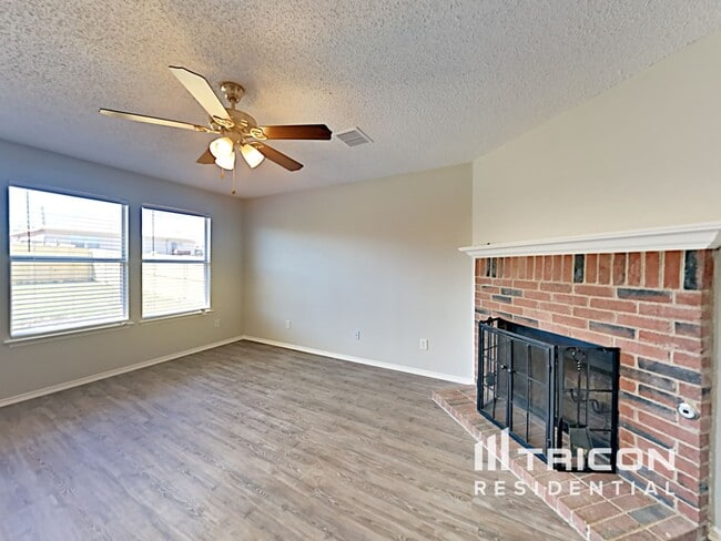 Photo - 1209 Warrington Way