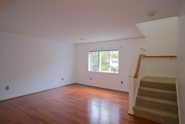 Photo - 305 Salem St