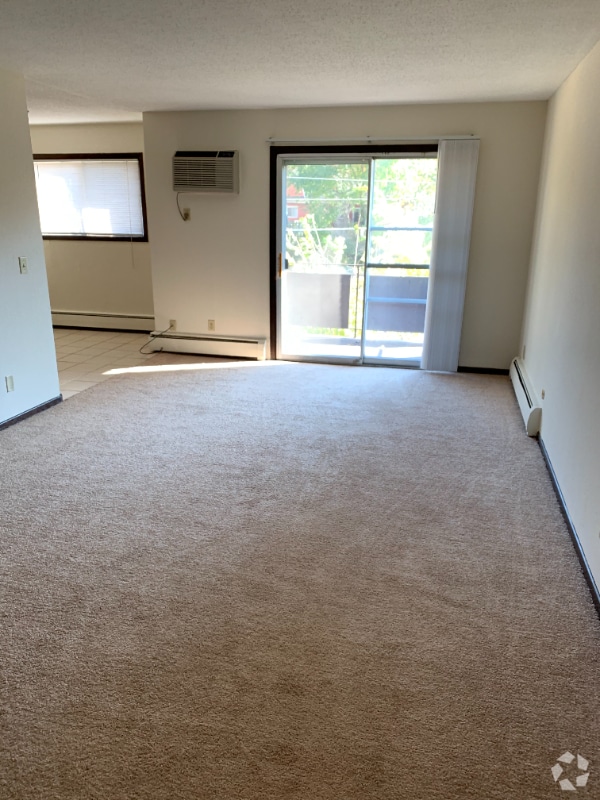 Building Photo - 995 St Albans St N Rental