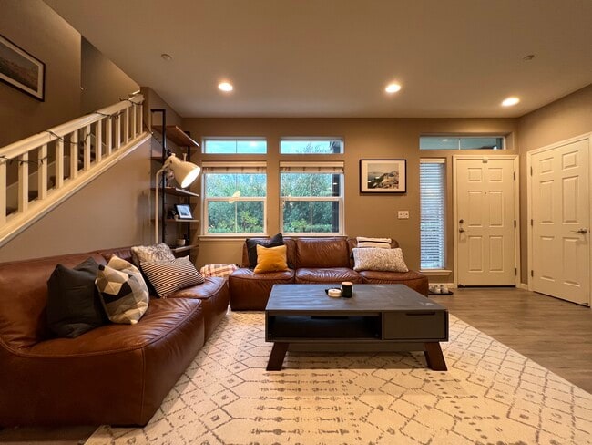 Building Photo - 837 Font Ter