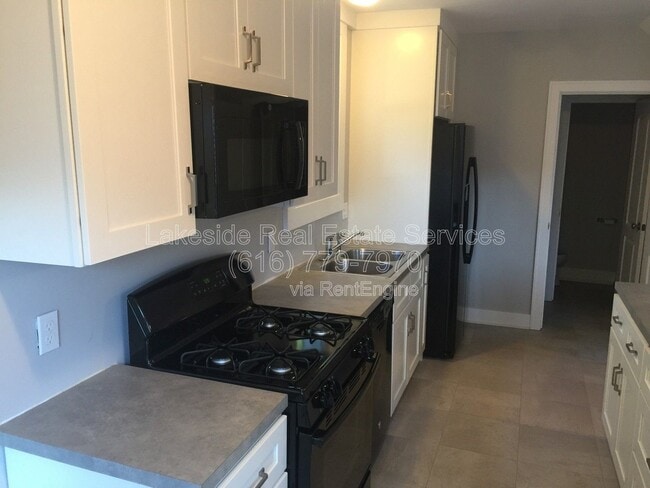 Photo - 1218 Fisk Rd SE
