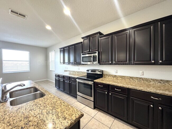 Photo - 3040 Youngford St