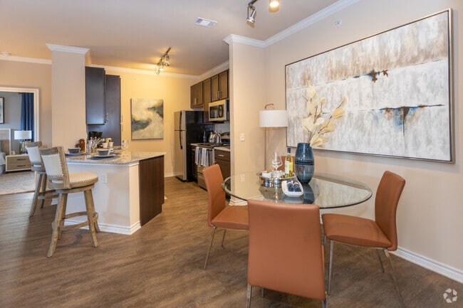 2BR 2BA - 989 SF