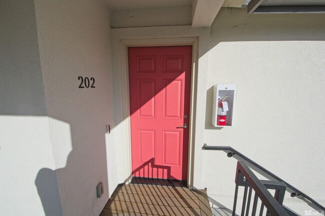 Building Photo - 626 Valley Rd Unit 202