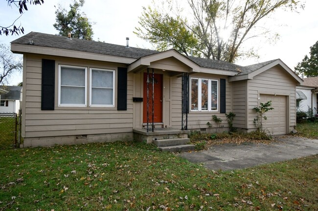 Building Photo - Beautifully Updated Brookside Home Near Ri...