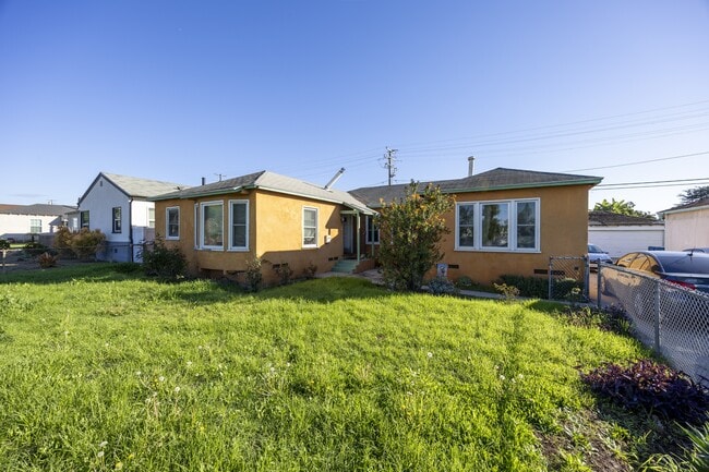 Building Photo - 9132 Crenshaw Blvd