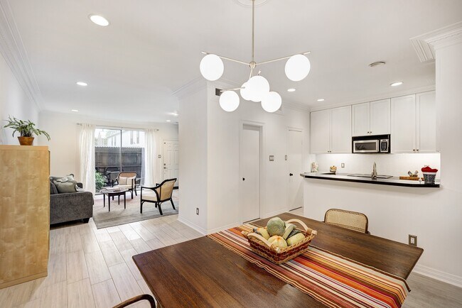 Building Photo - 1201 McDuffie St Unit 198