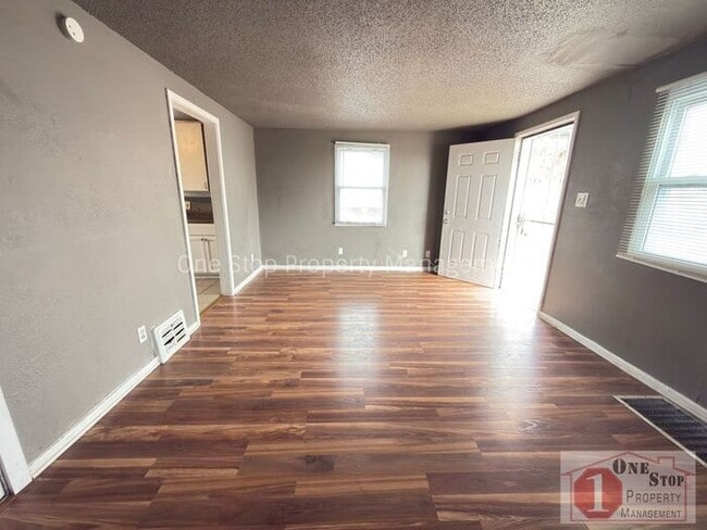 Photo - 4 Bedroom/ 1.5 Bathrooms in Kansas City!