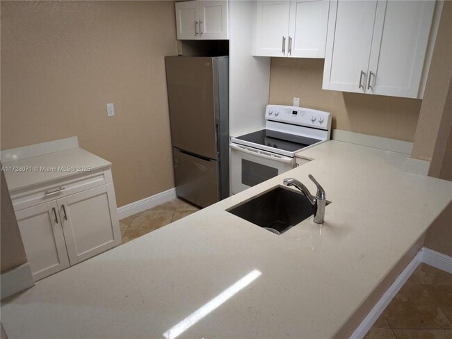 1 bedroom in North Miami FL 33162 - 1 bedroom in North Miami FL 33162 Condo Unit 605