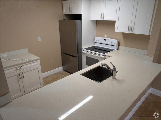 Building Photo - 1 bedroom in North Miami FL 33162 Unit 605 Rental