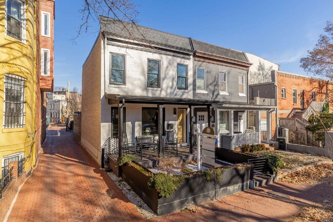 Building Photo - Modern Luxury in the Heart of Logan Circle