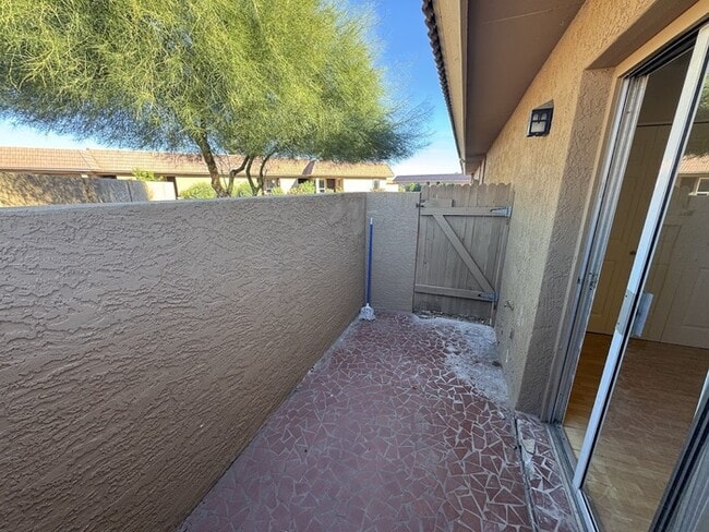 Photo - Well Maintained Condo in La Cresenta Unidad APT 8